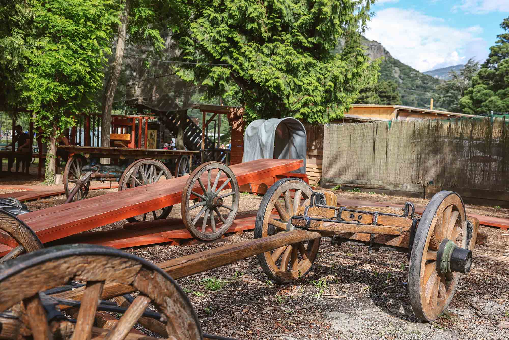 Western City Martigny - Parcours trottinettes, draisiennes, échasses Western City Martigny - Parcours trottinettes, draisiennes, échasses